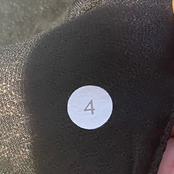 Lululemon No Limit Black Tank Top, Size 4 - Picture 8 of 8